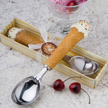 Personalized Ice Cream Scoop, Engraved Wood Handle Wedding Favor Bridal  Baby Shower Cream Spade Customized Scooper Spoon, Perfect for Yogurt,  Gelatos